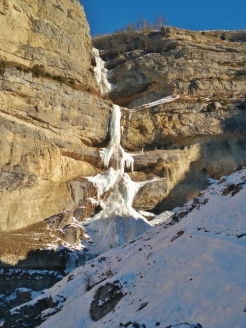 frozen-laza-waterfall